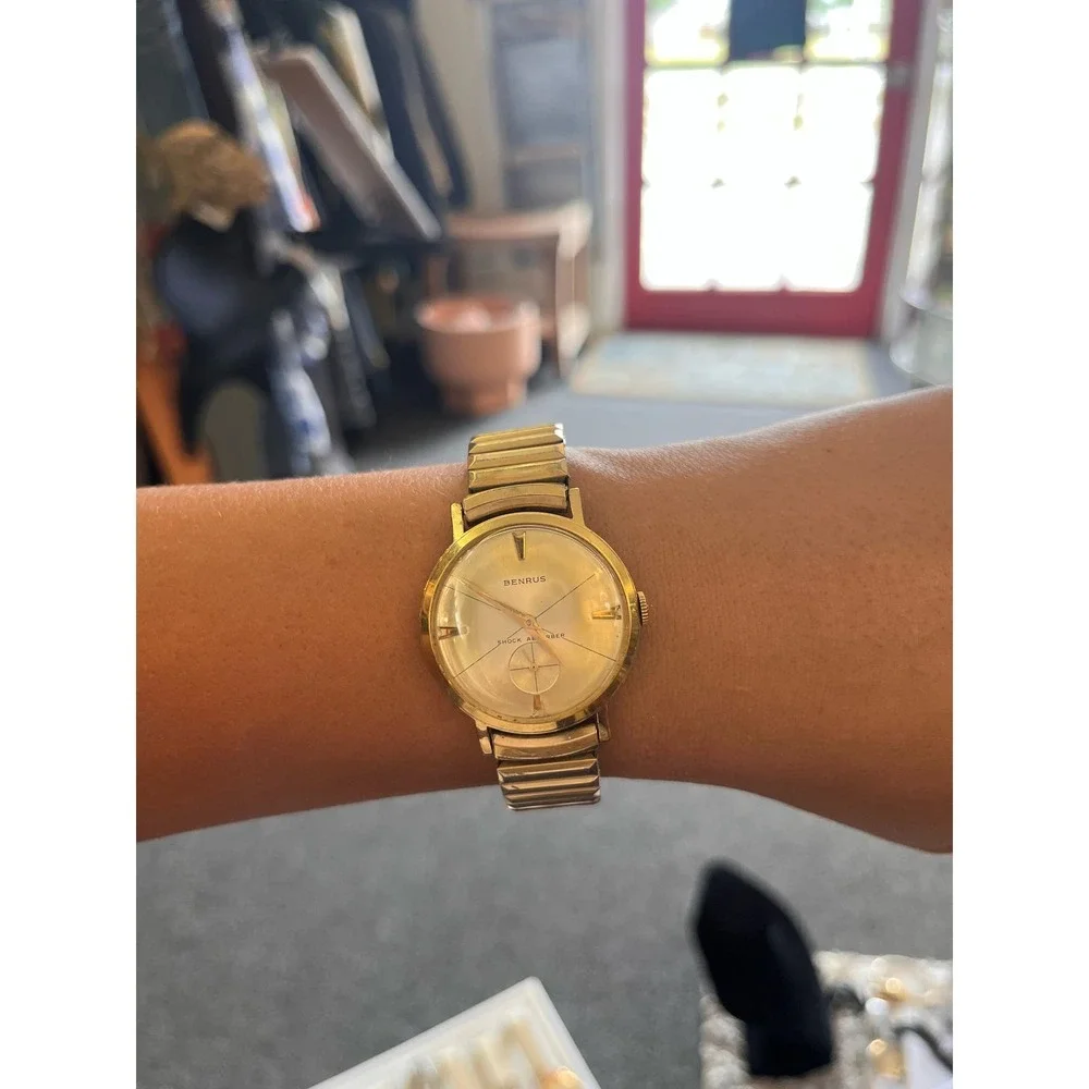 Vintage 1960s Benrus Mens Swiss Made 17Jwl Gold Watch (Stretch)
